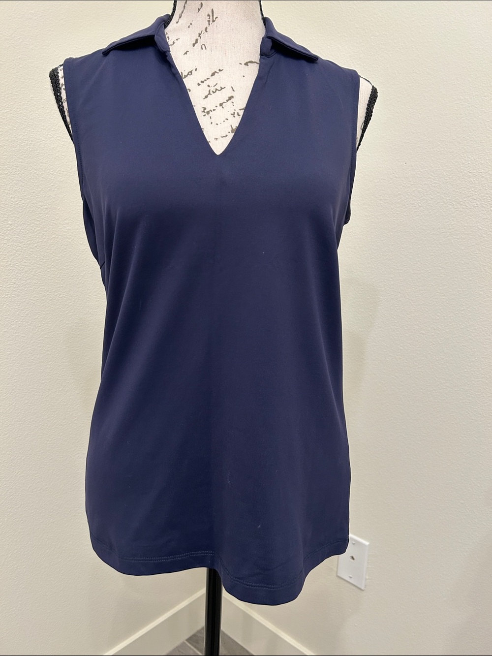 J.McLaughlin Navy Collared V-Neck Sleeveless Top